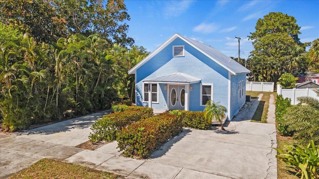 Photo of 4157 SE Bayview Street, Stuart, FL 34997 (MLS # R11070251)