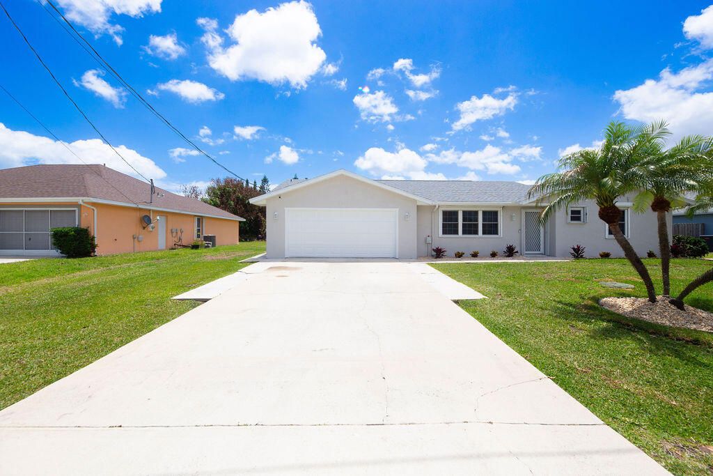 Photo of 2592 SE Grand Drive, Port Saint Lucie, FL 34952 (MLS # B26020538)