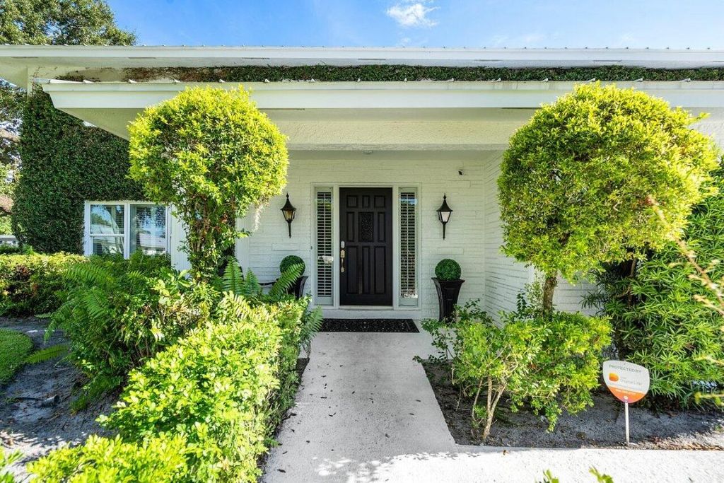 Photo of 900 SW 16th Street, Boca Raton, FL 33486 (MLS # R11080829)