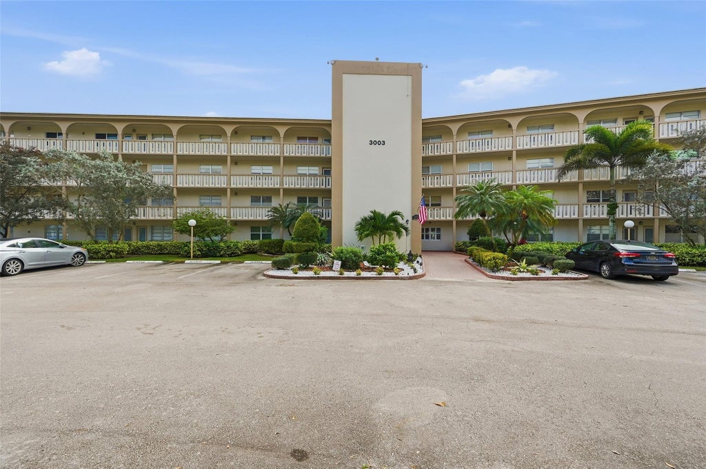 Photo of 3003 Portofino Isle #B2, Coconut Creek, FL 33066 (MLS # B26070337)