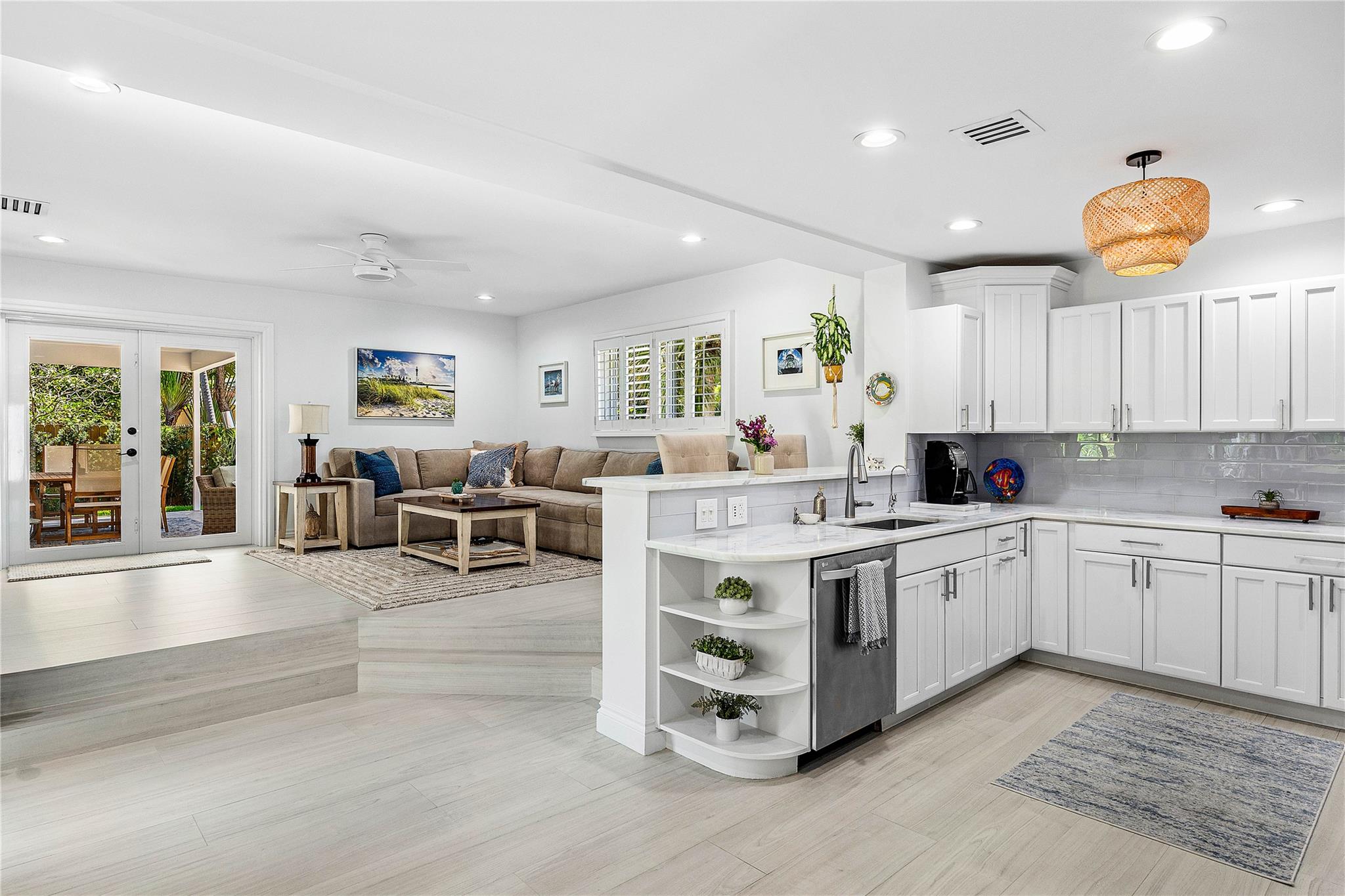 LIGHTHOUSE POINT FIRST SE - Residential