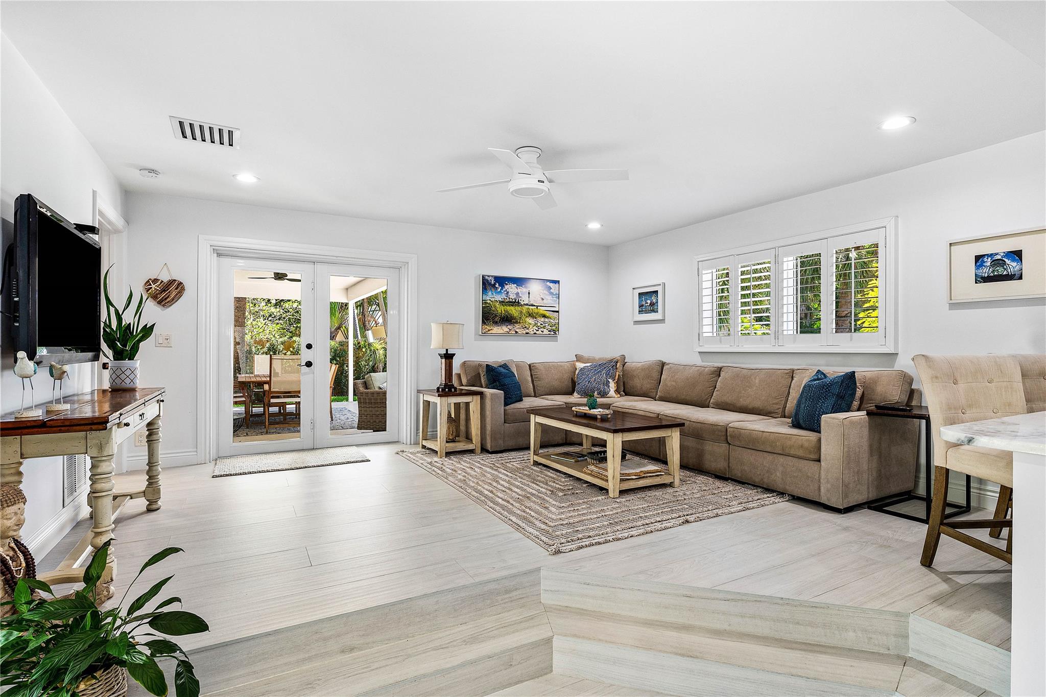 LIGHTHOUSE POINT FIRST SE - Residential