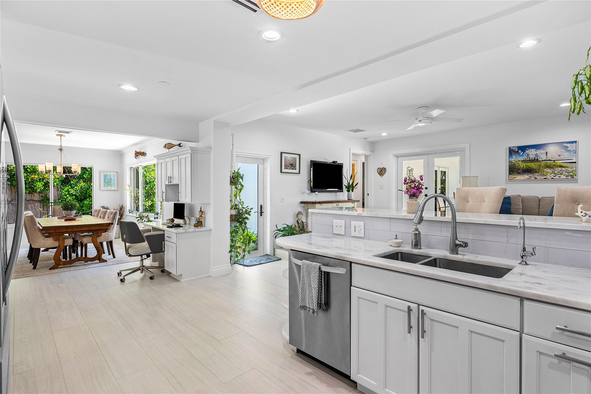 LIGHTHOUSE POINT FIRST SE - Residential
