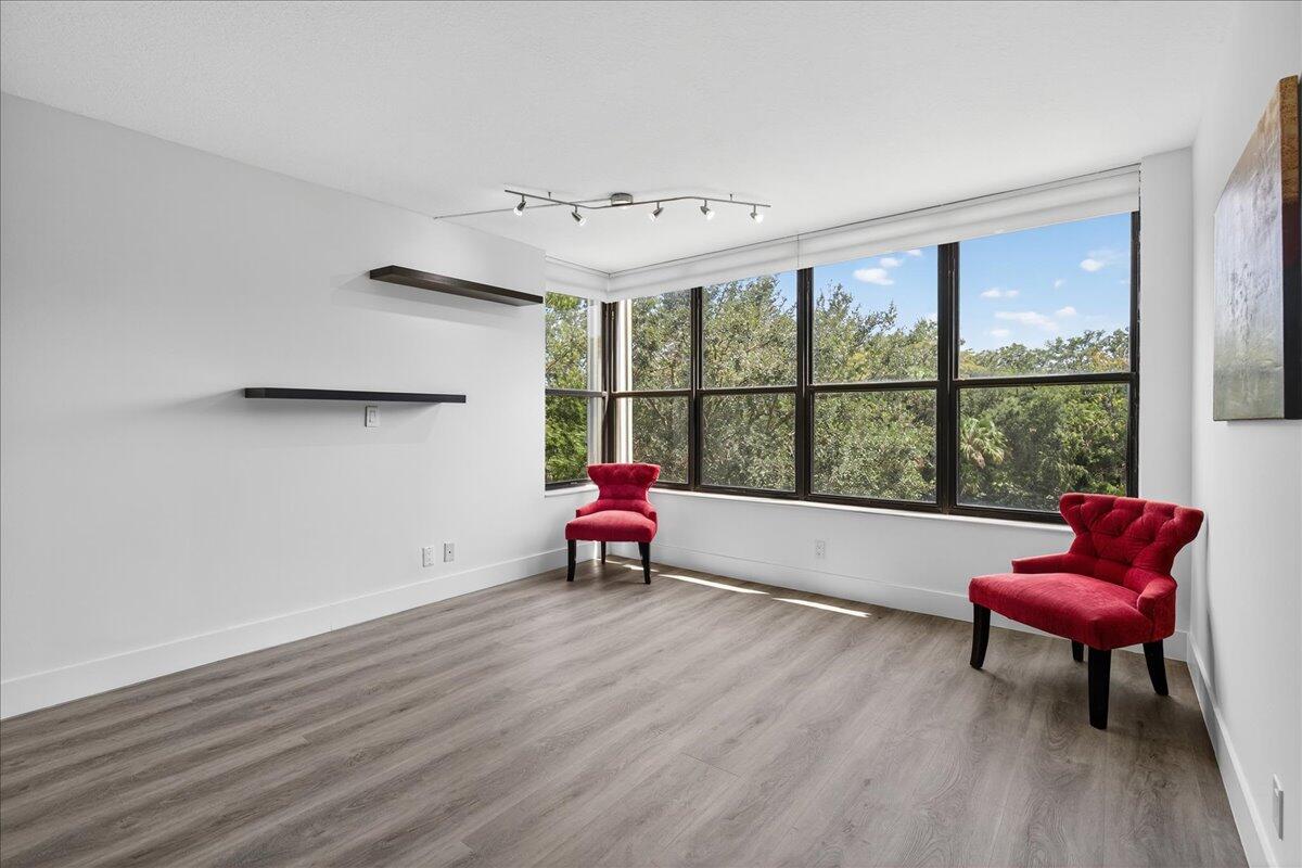 APPLEWOOD VILLAGE IV-B CONDO - Residential