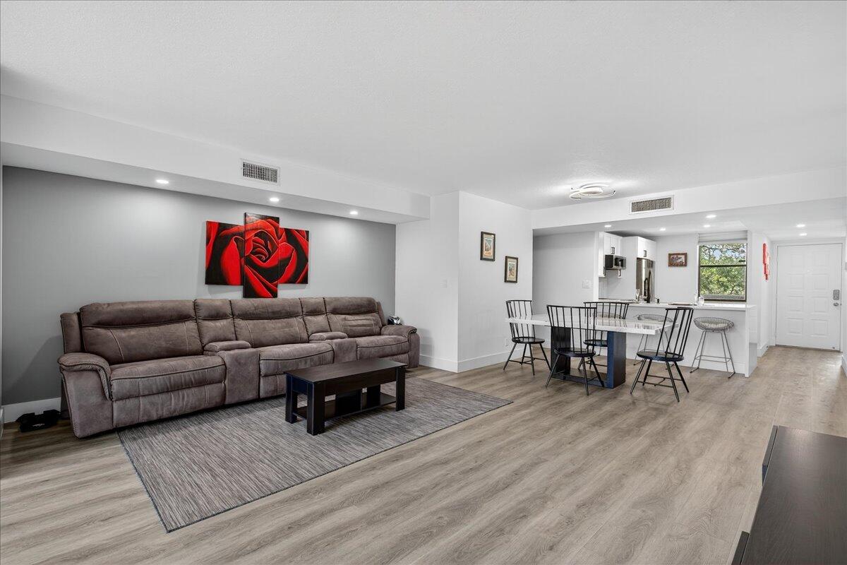 APPLEWOOD VILLAGE IV-B CONDO - Residential