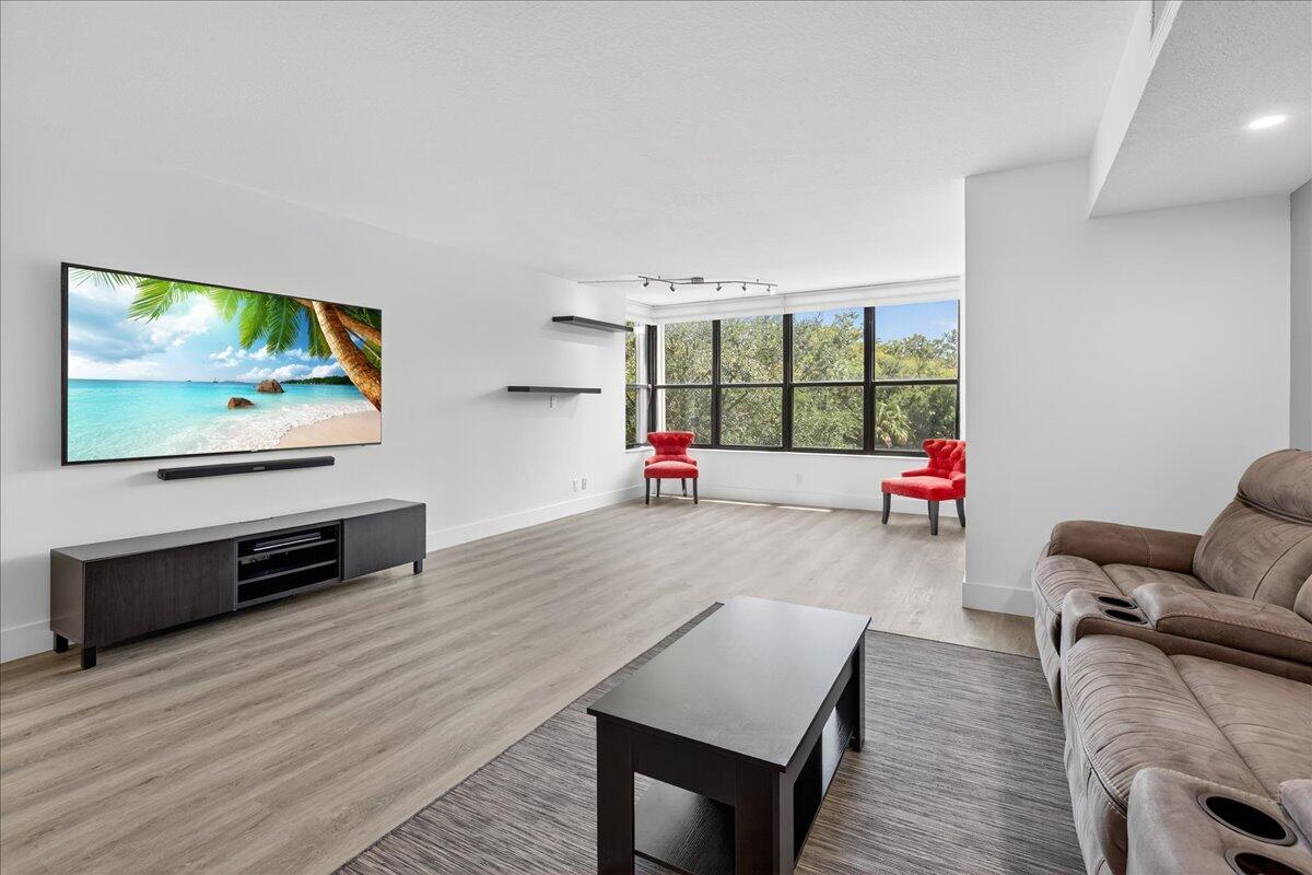 APPLEWOOD VILLAGE IV-B CONDO - Residential