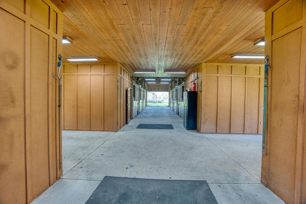 Photo of 18398 N 131st Trl Trail N, Jupiter, FL 33478 (MLS # B26000474)