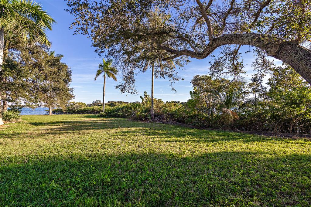 Pennock Point - Land