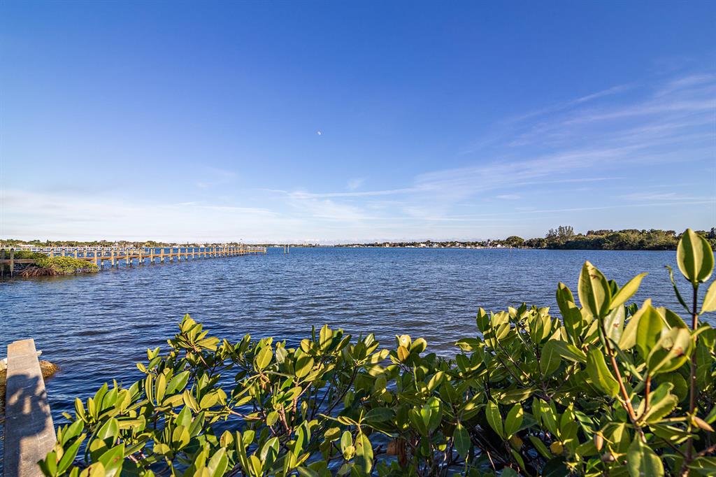 Pennock Point - Land