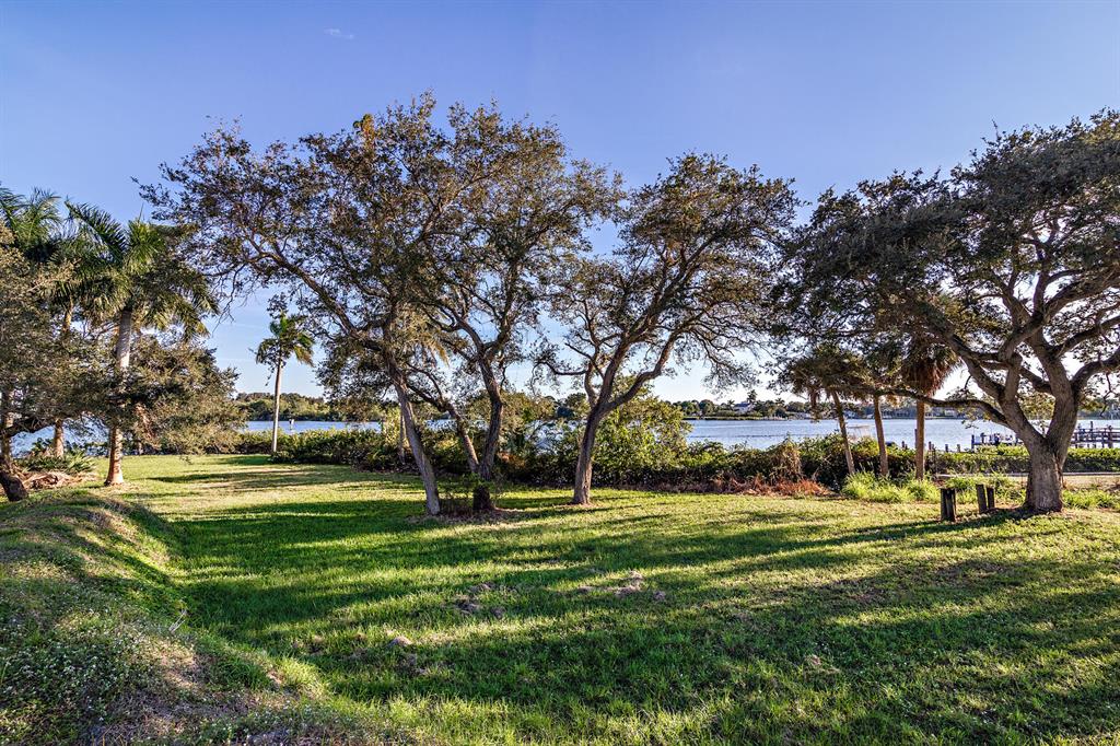 Pennock Point - Land