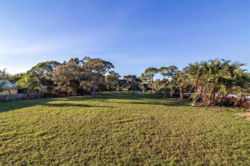 Pennock Point - Land