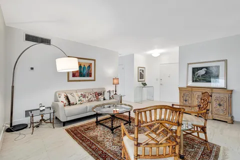 44 Cocoanut Row Unit 507a, Palm Beach, FL MLS: R11091397