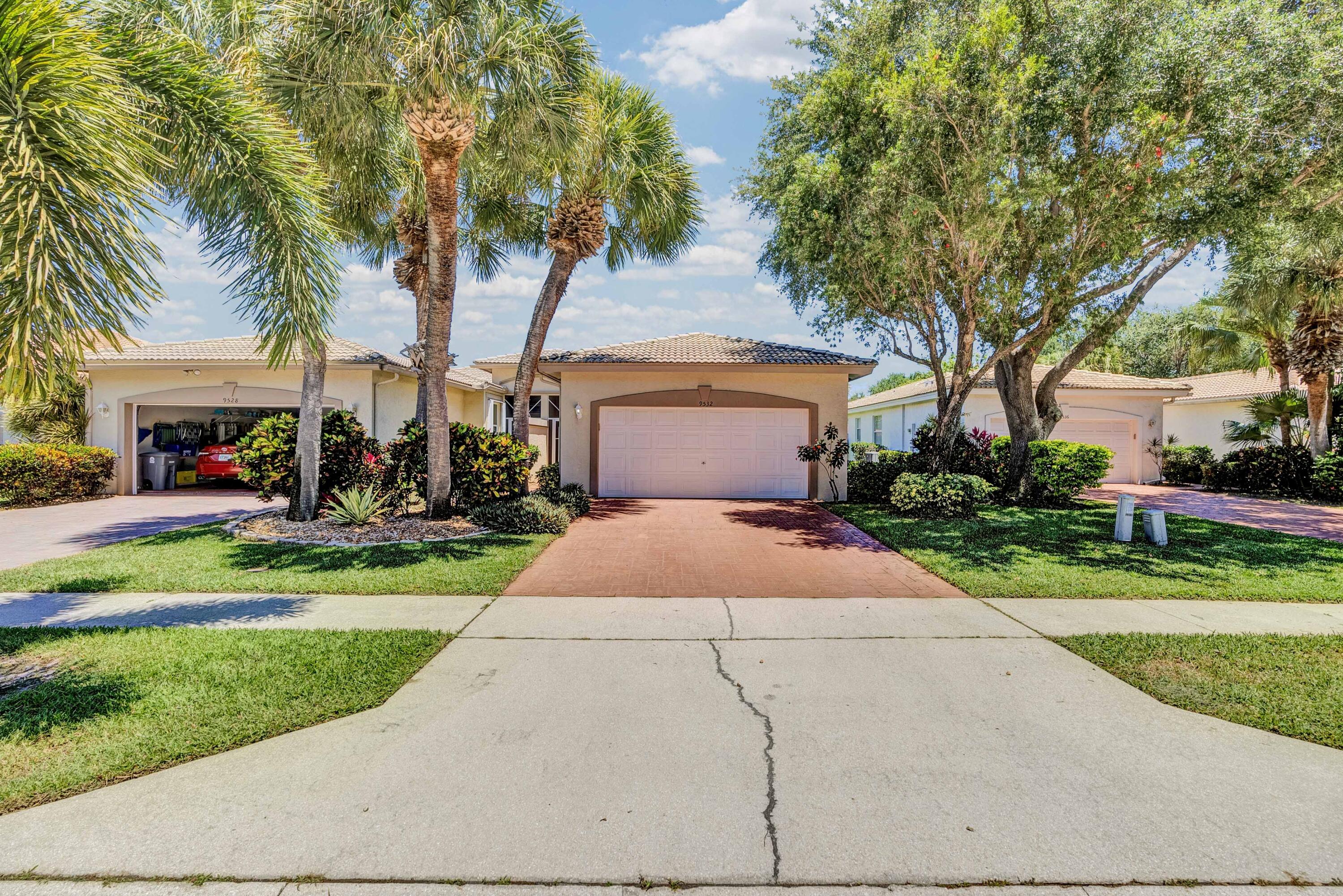 9532 N Crescent View Dr Drive N