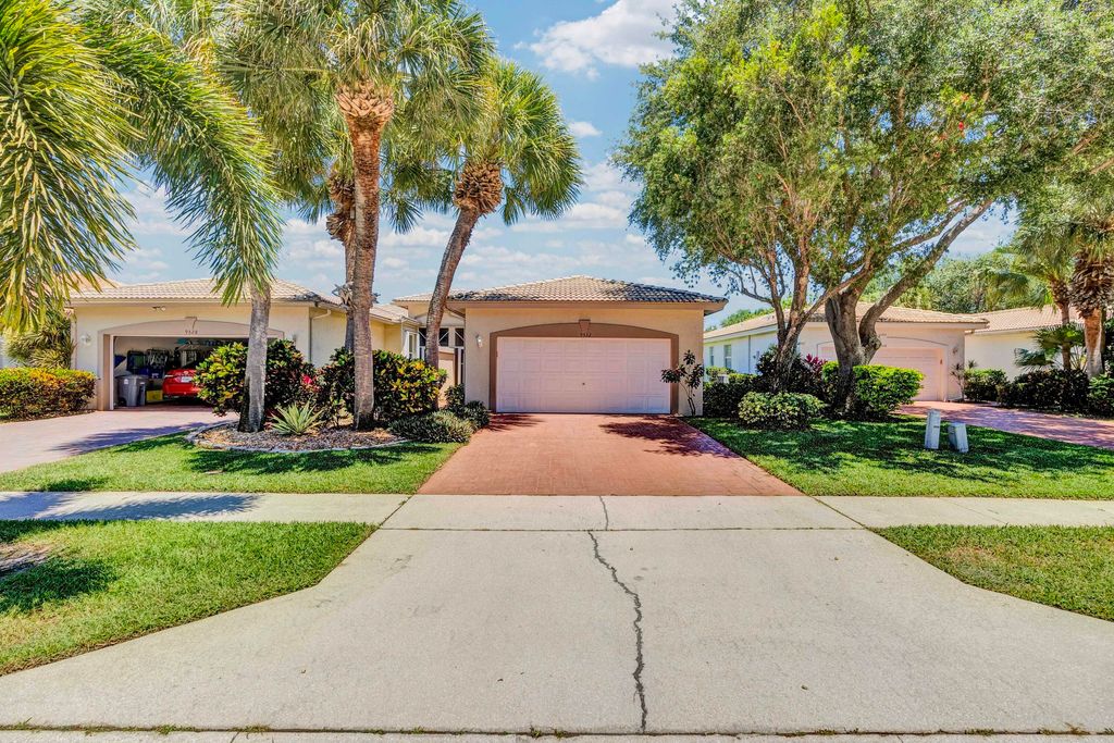 Photo of 9532 N Crescent View Dr Drive N, Boynton Beach, FL 33437 (MLS # B26027741)