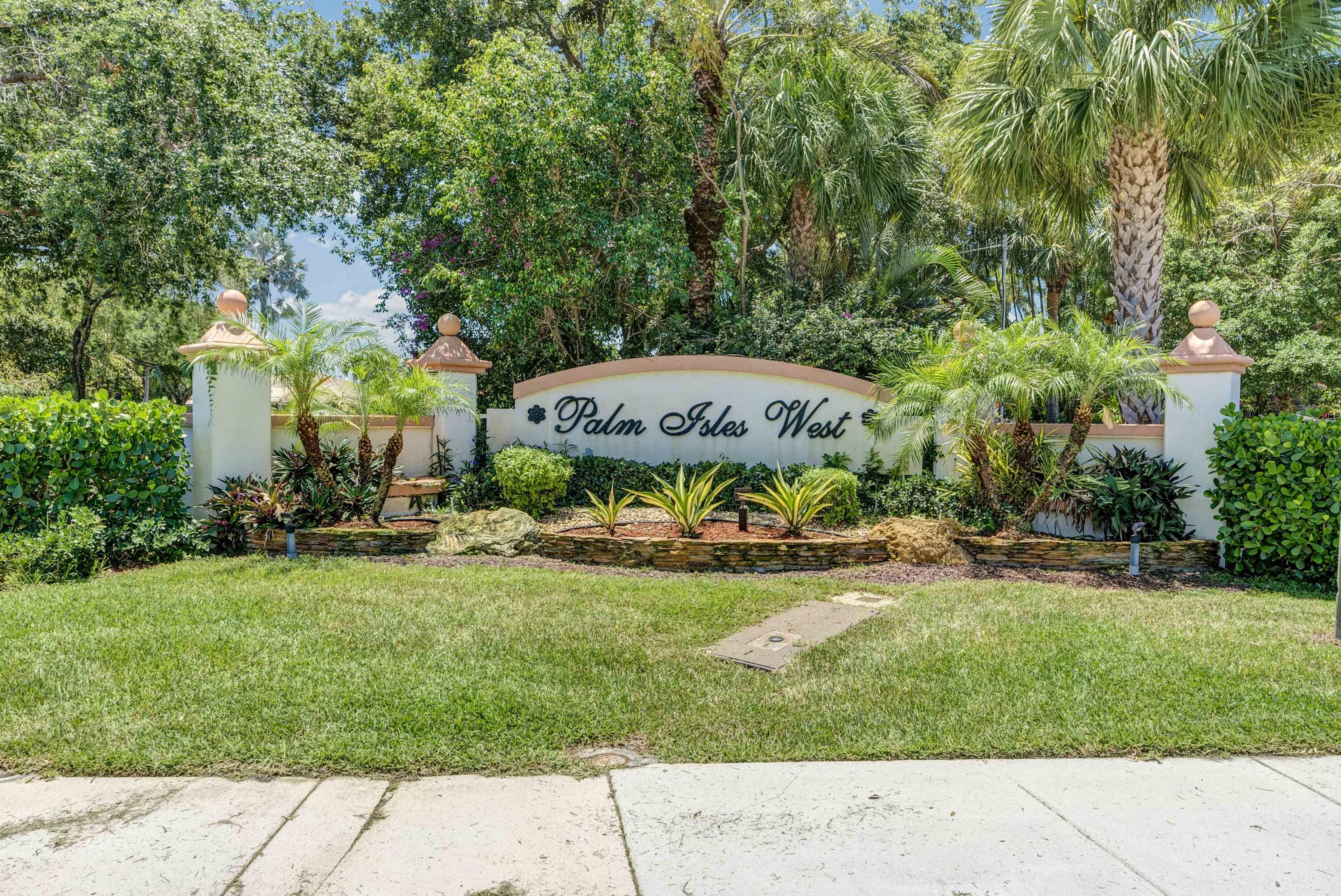 9532 N Crescent View Dr Drive N