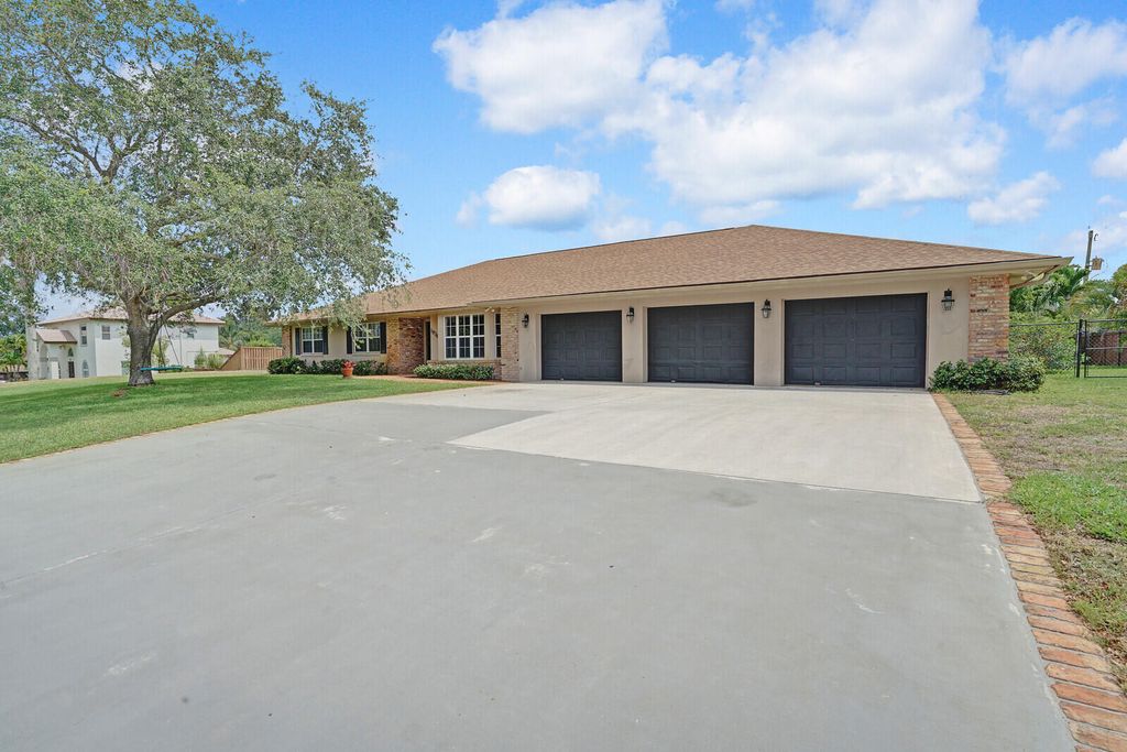 Photo of 1836 Finn Hill Drive, Boynton Beach, FL 33426 (MLS # R10989245)