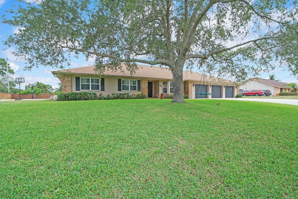 Photo of 1836 Finn Hill Drive, Boynton Beach, FL 33426 (MLS # R10989245)
