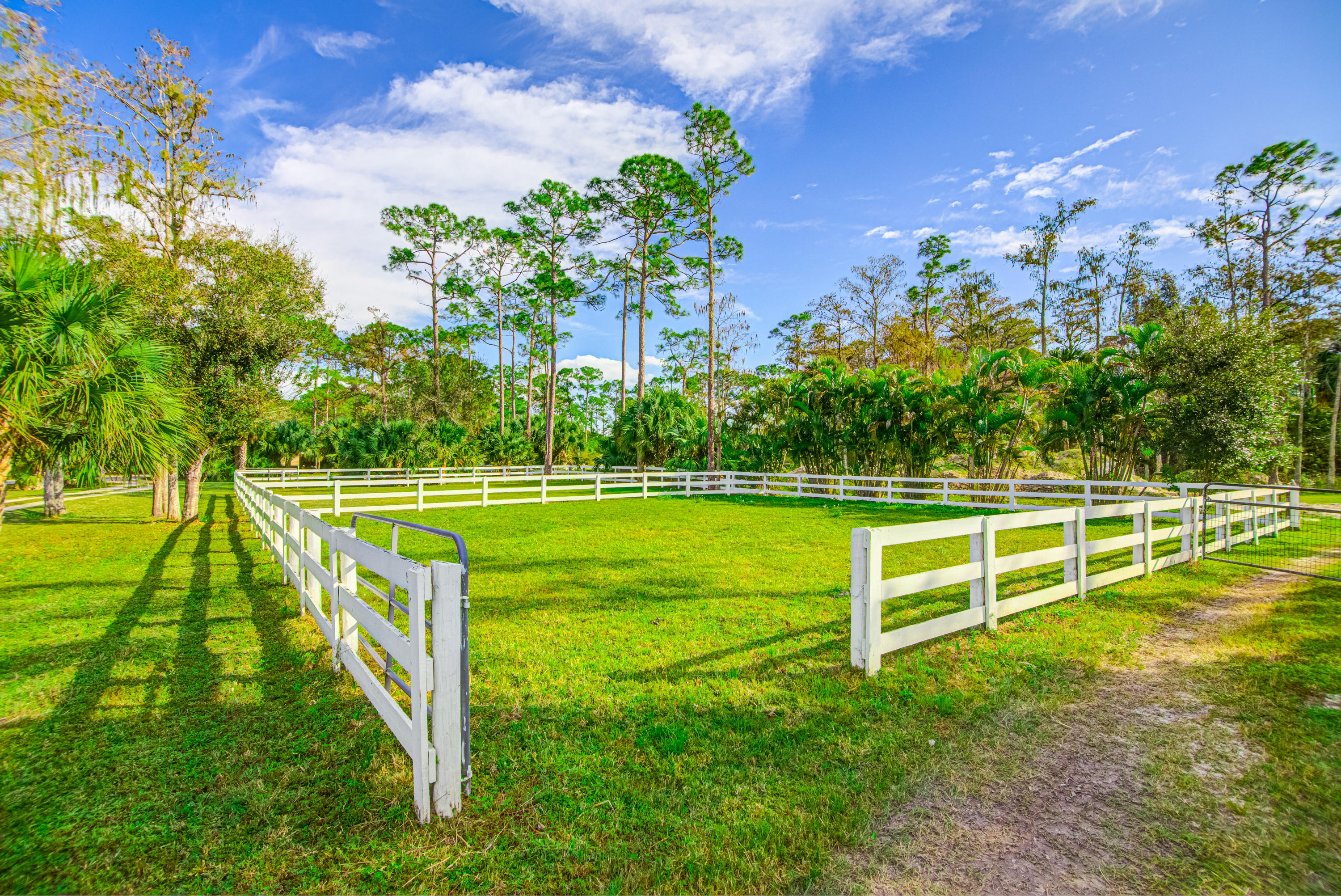 LOXAHATCHEE GROVES - Residential