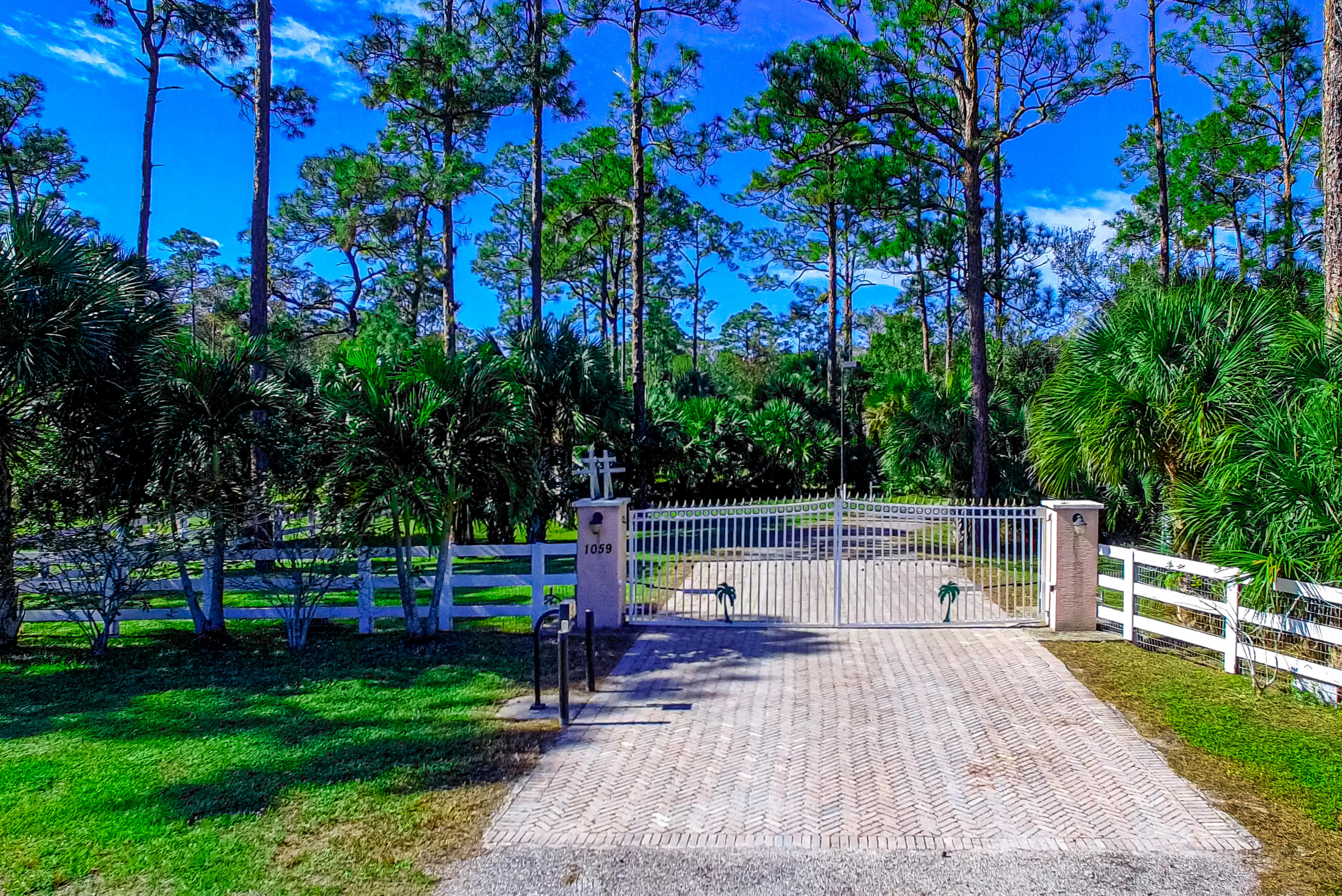 LOXAHATCHEE GROVES - Residential