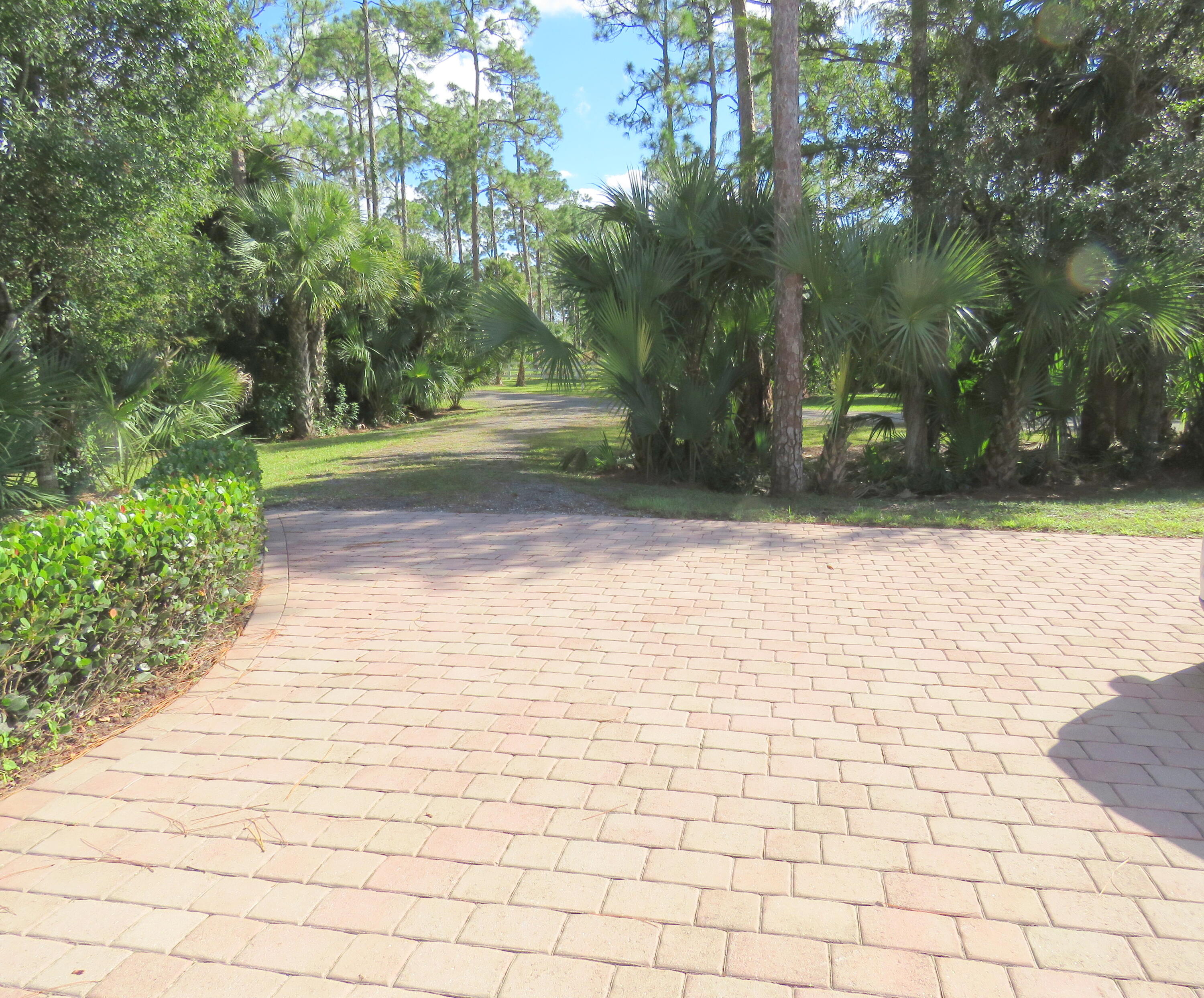 LOXAHATCHEE GROVES - Residential