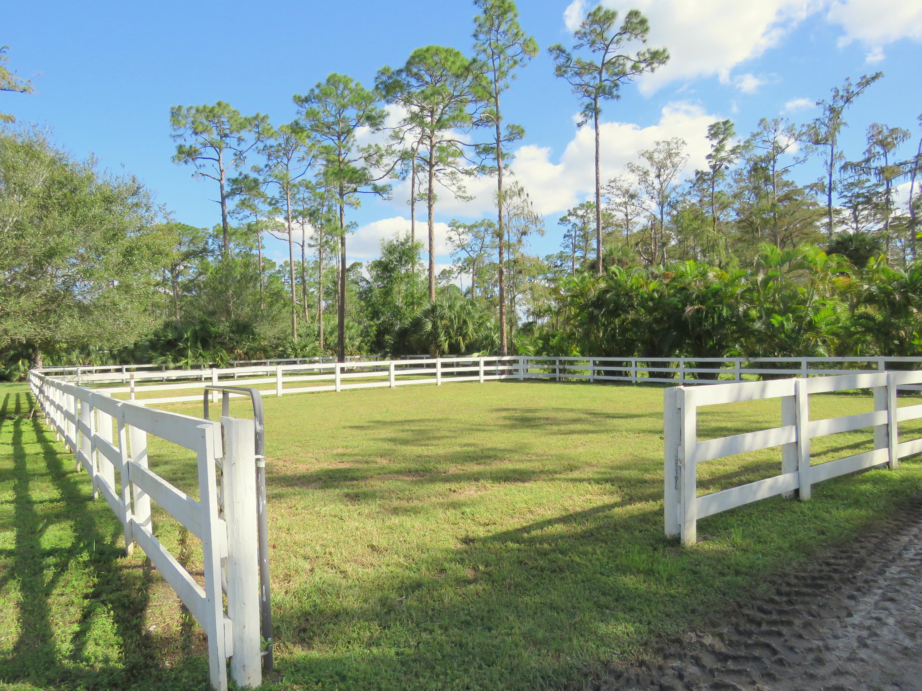LOXAHATCHEE GROVES - Residential
