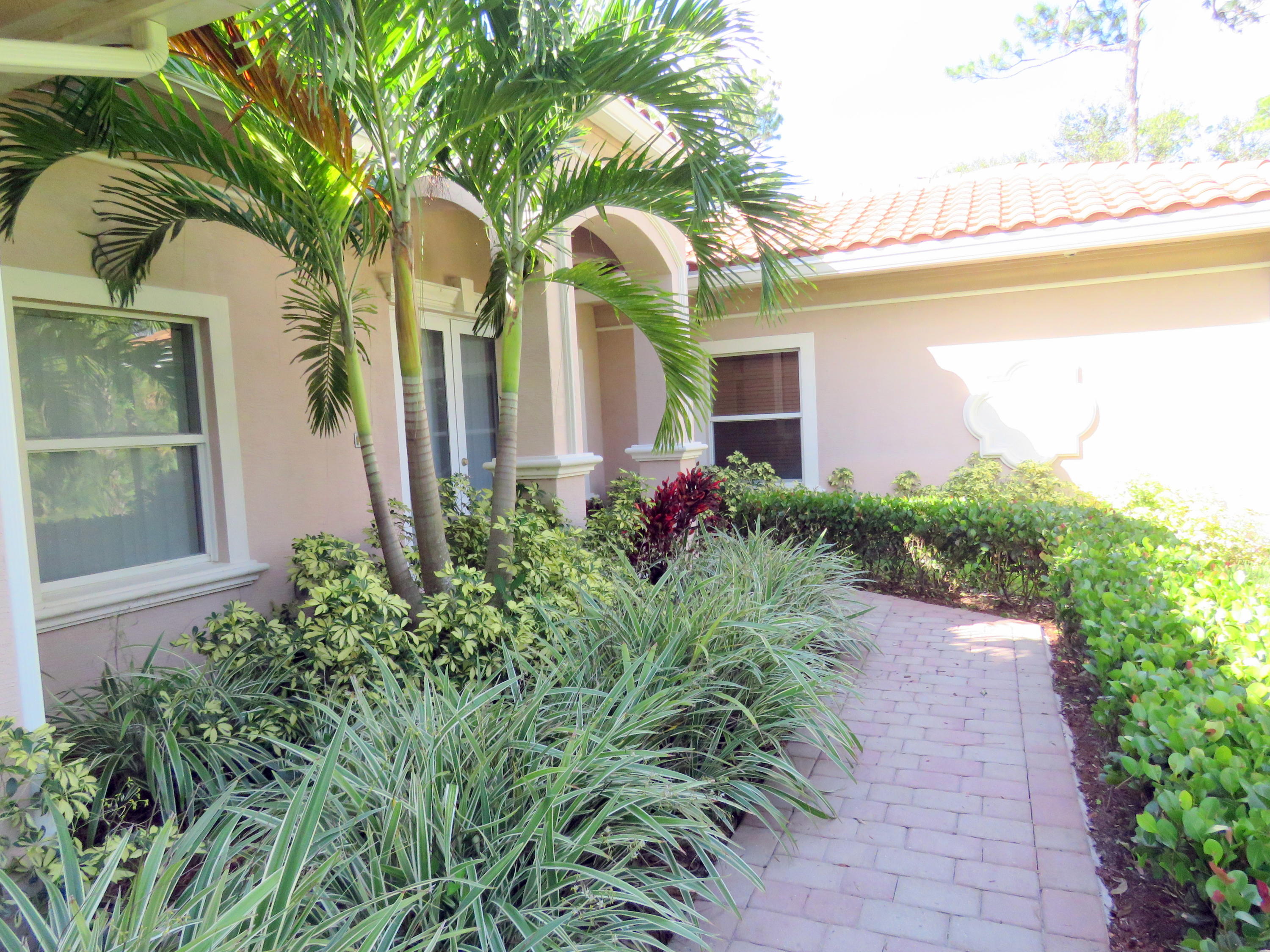 LOXAHATCHEE GROVES - Residential
