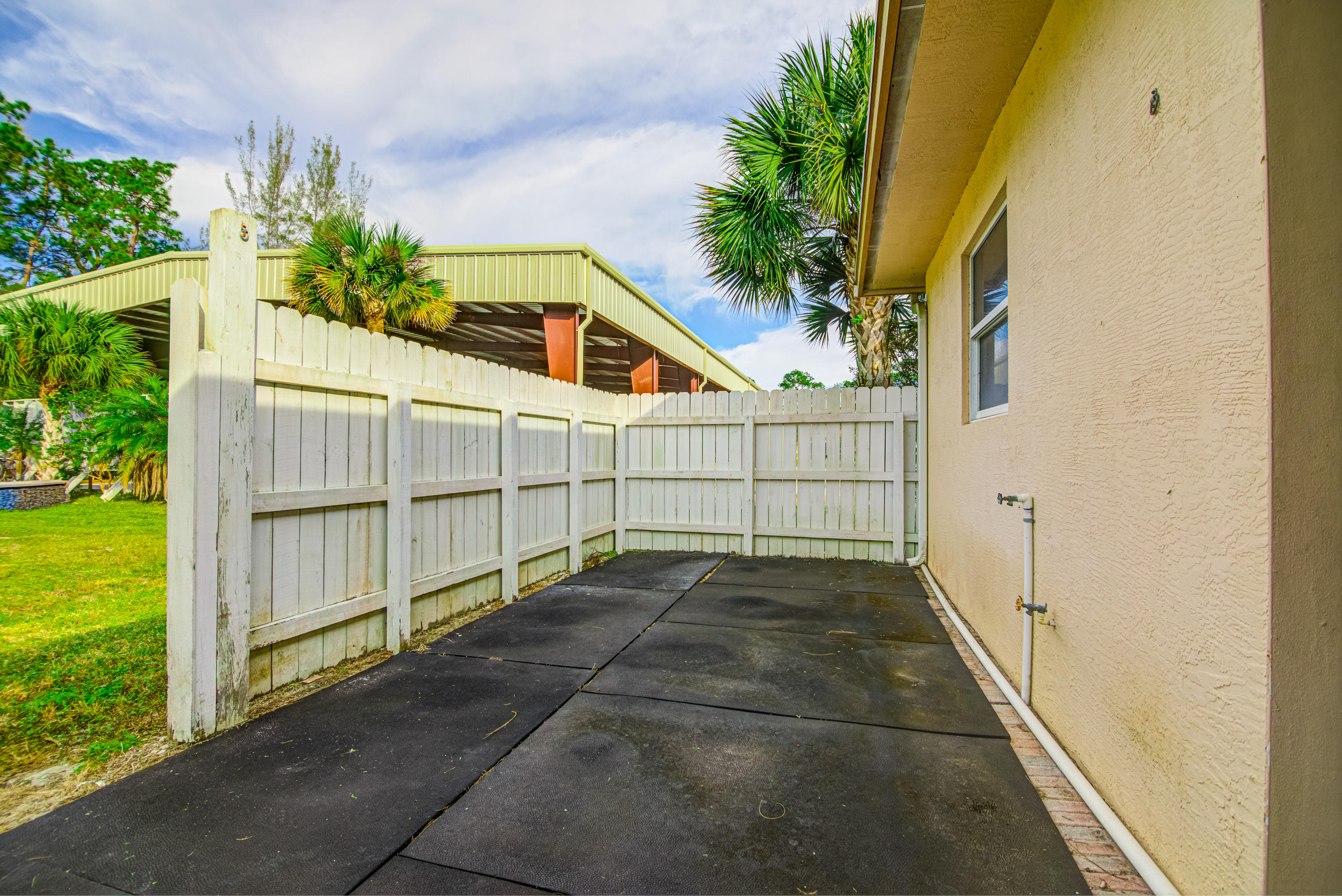 LOXAHATCHEE GROVES - Residential