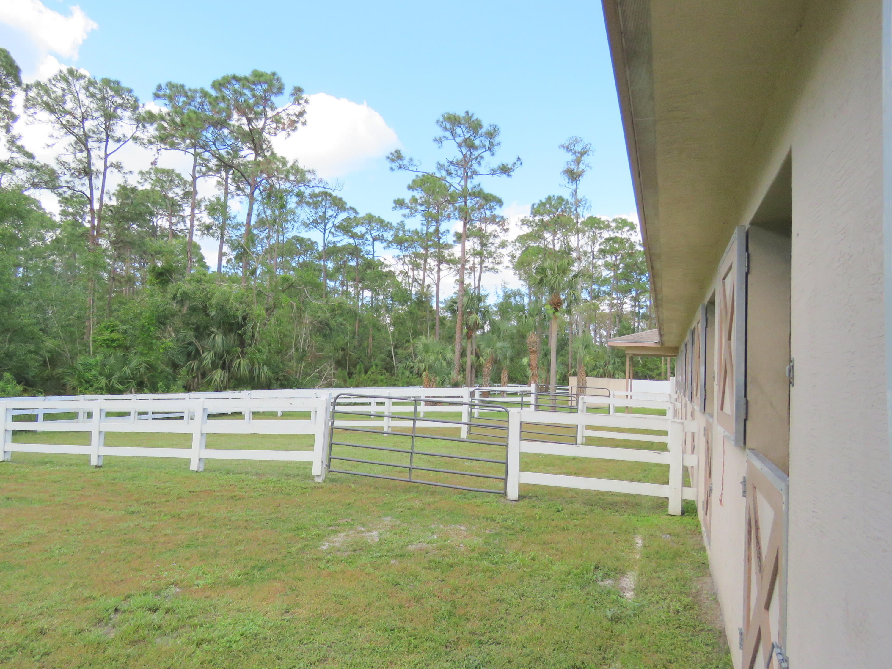LOXAHATCHEE GROVES - Residential