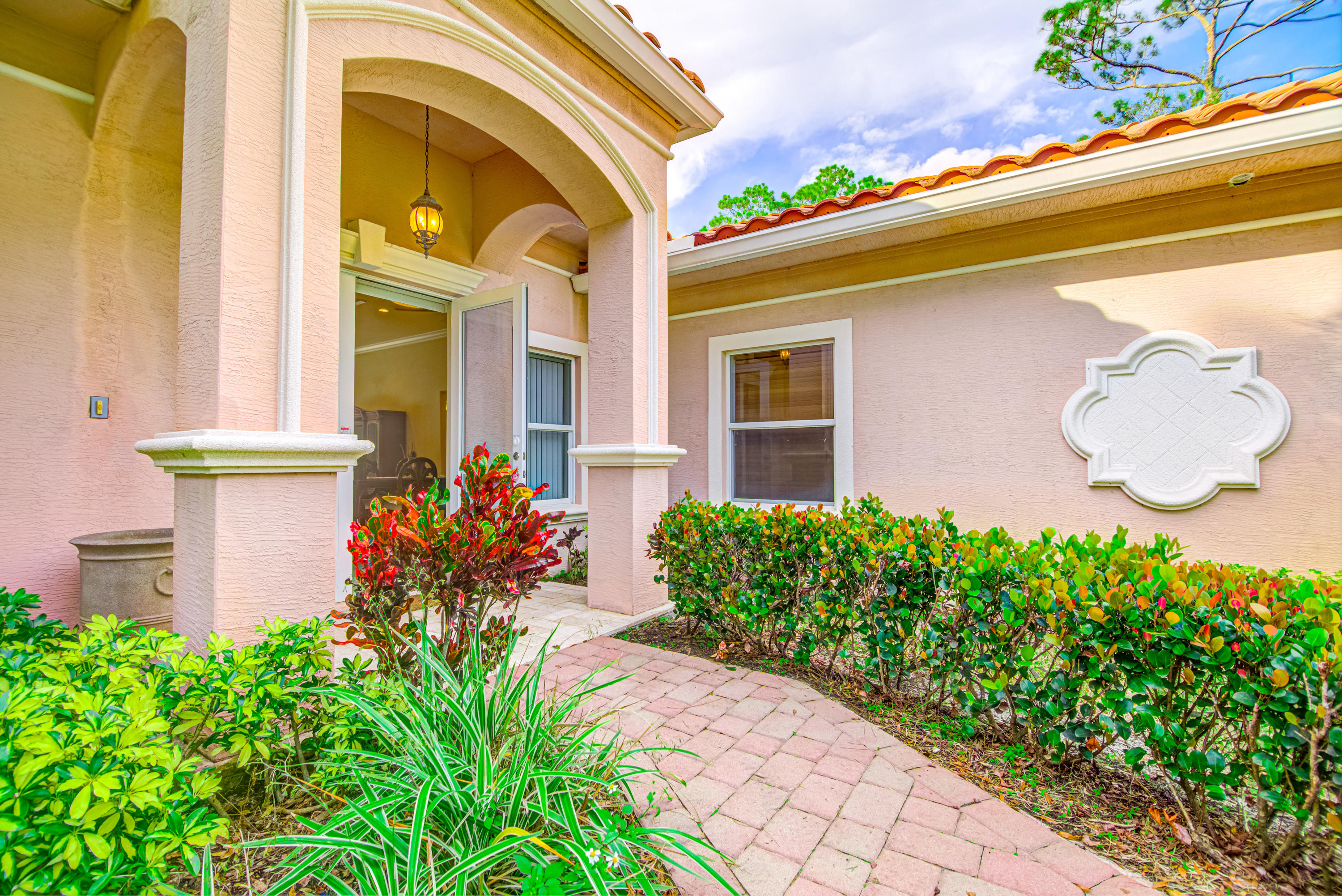 LOXAHATCHEE GROVES - Residential