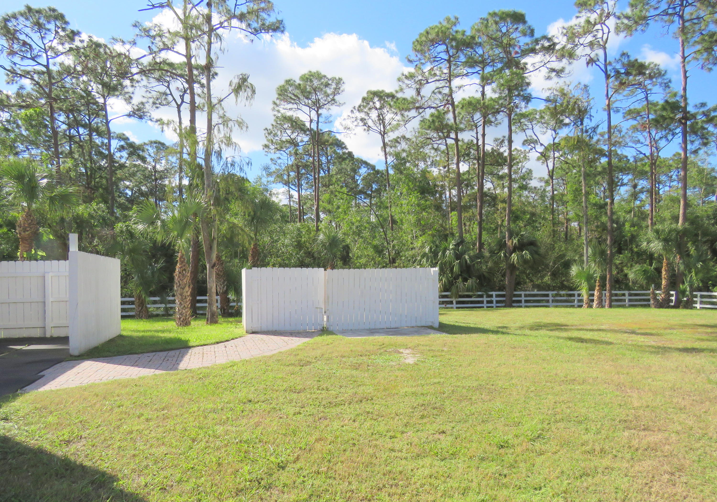 LOXAHATCHEE GROVES - Residential