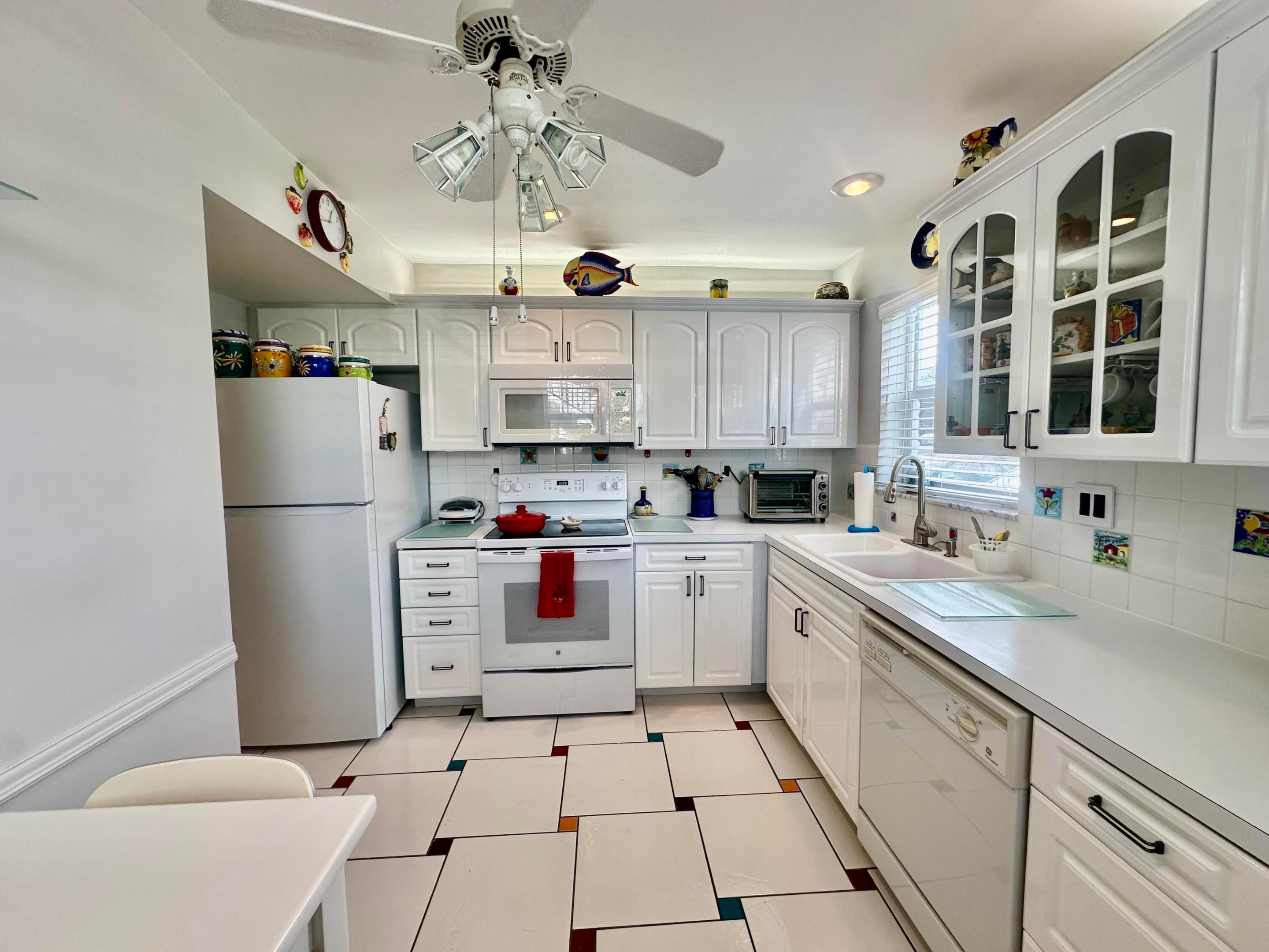 COLONIAL CLUB CONDO SEC 1 - Residential