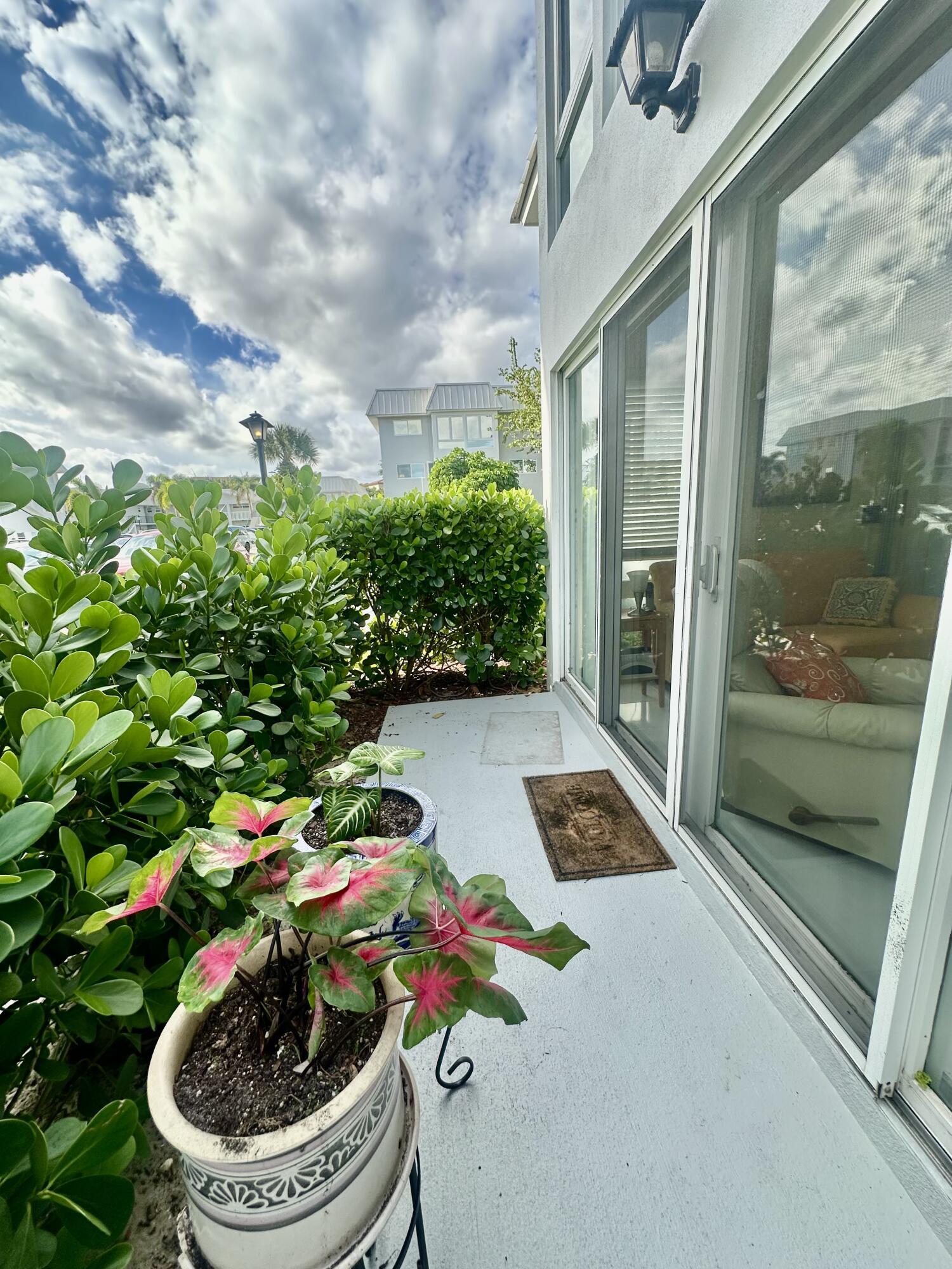 COLONIAL CLUB CONDO SEC 1 - Residential