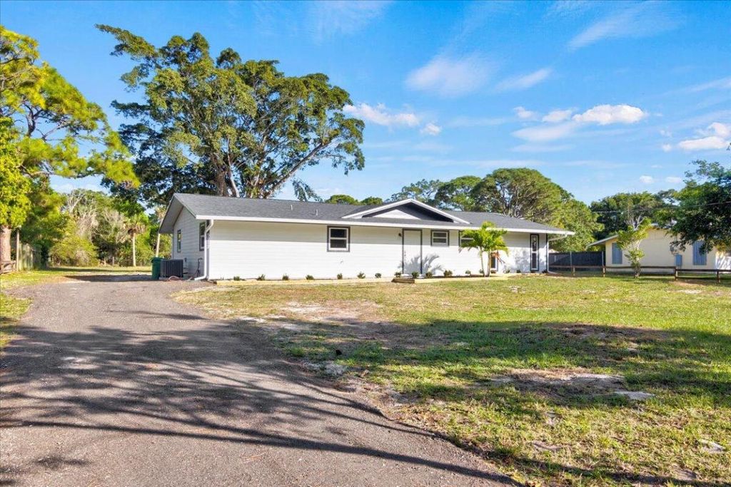 Photo of 5912 Pinetree Drive, Fort Pierce, FL 34982 (MLS # R10972340)