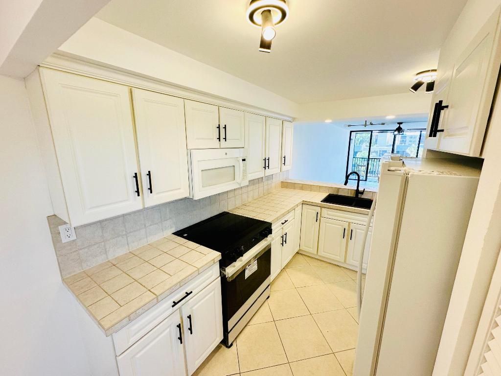 Photo of 9 Royal Palm Way #4020, Boca Raton, FL 33432 (MLS # R11140554)