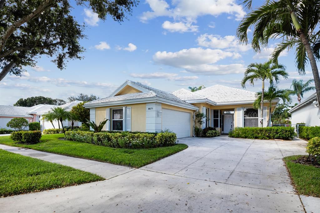 Photo of 8571 Doverbrook Drive Dr, Palm Beach Gardens, FL 33410 (MLS # R10749952)