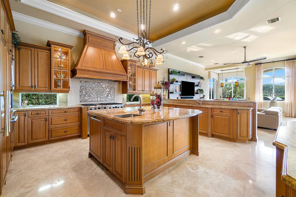 ROYAL PALM YACHT & COUNTRY CLUB - Residential