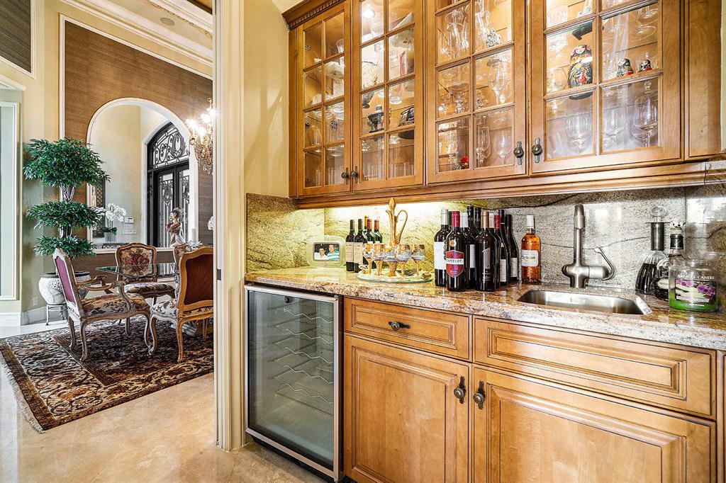 ROYAL PALM YACHT & COUNTRY CLUB - Residential