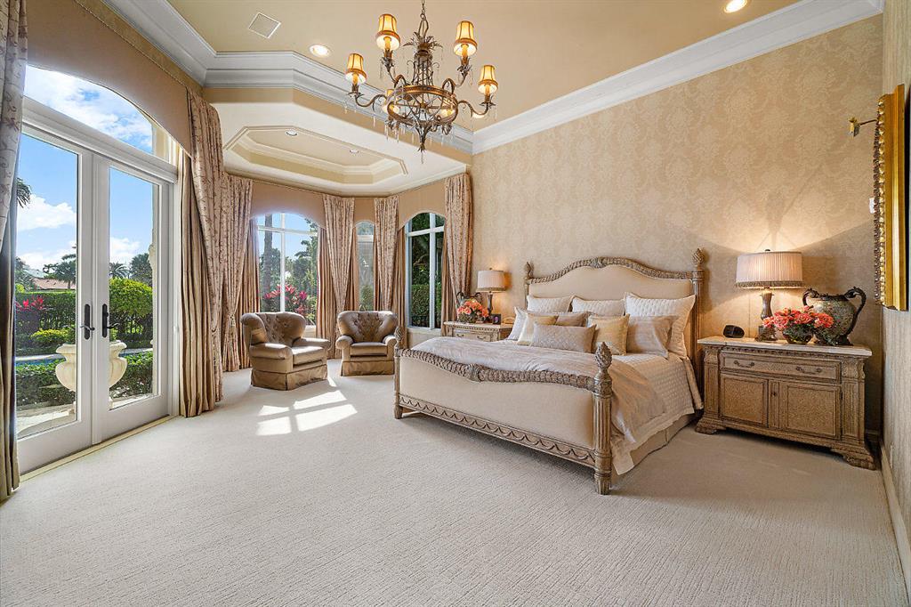 ROYAL PALM YACHT & COUNTRY CLUB - Residential