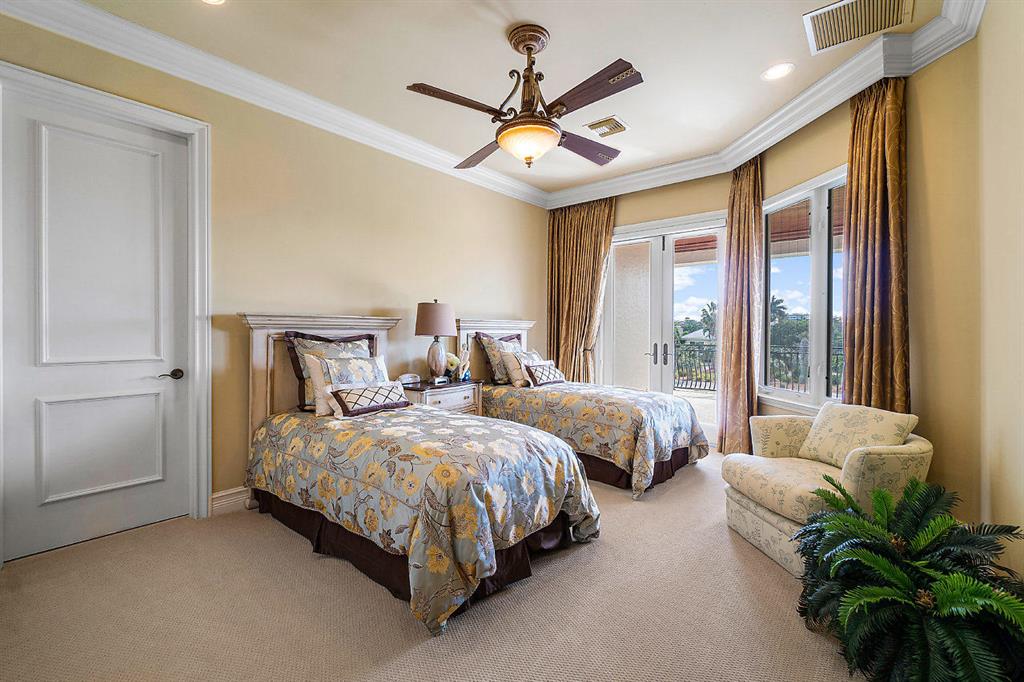 ROYAL PALM YACHT & COUNTRY CLUB - Residential