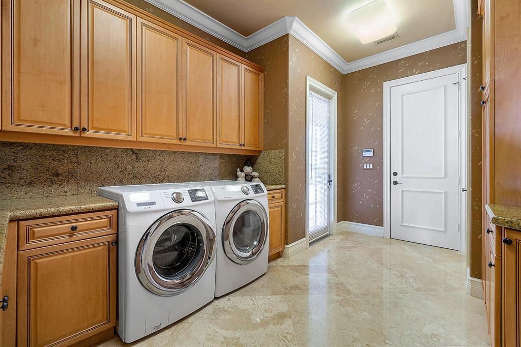 ROYAL PALM YACHT & COUNTRY CLUB - Residential