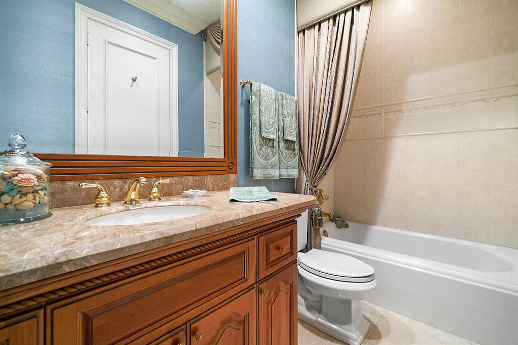 ROYAL PALM YACHT & COUNTRY CLUB - Residential