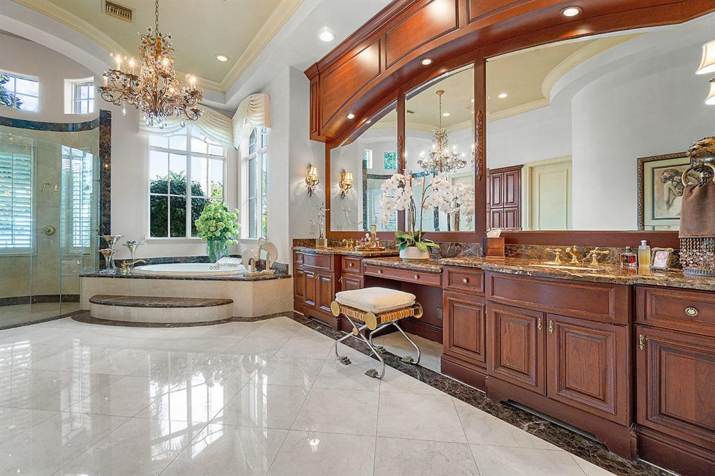 ROYAL PALM YACHT & COUNTRY CLUB - Residential