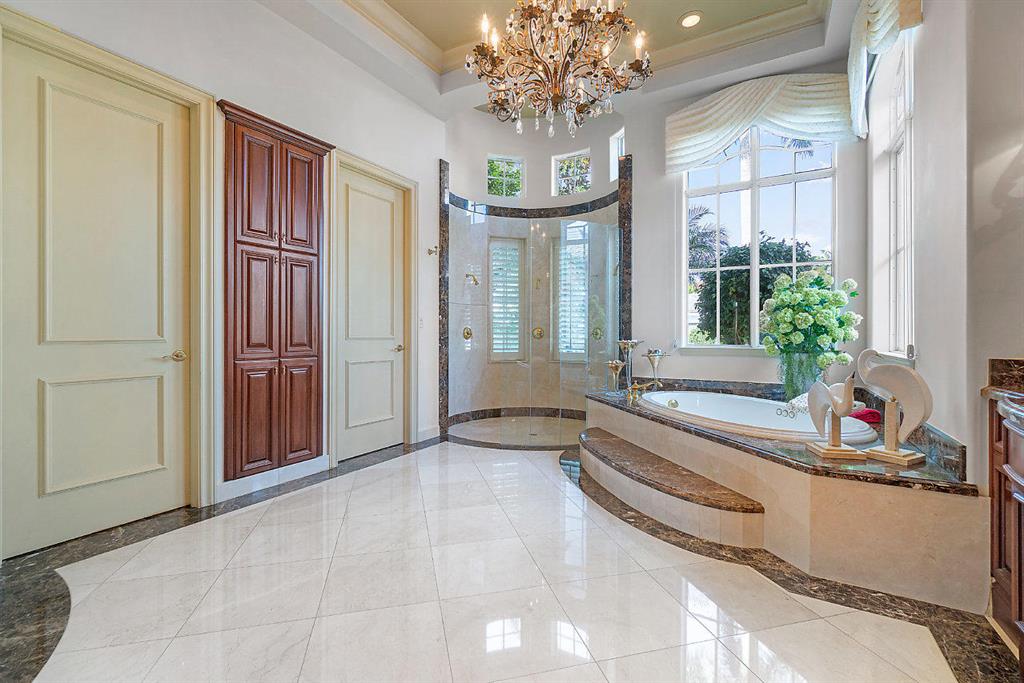 ROYAL PALM YACHT & COUNTRY CLUB - Residential