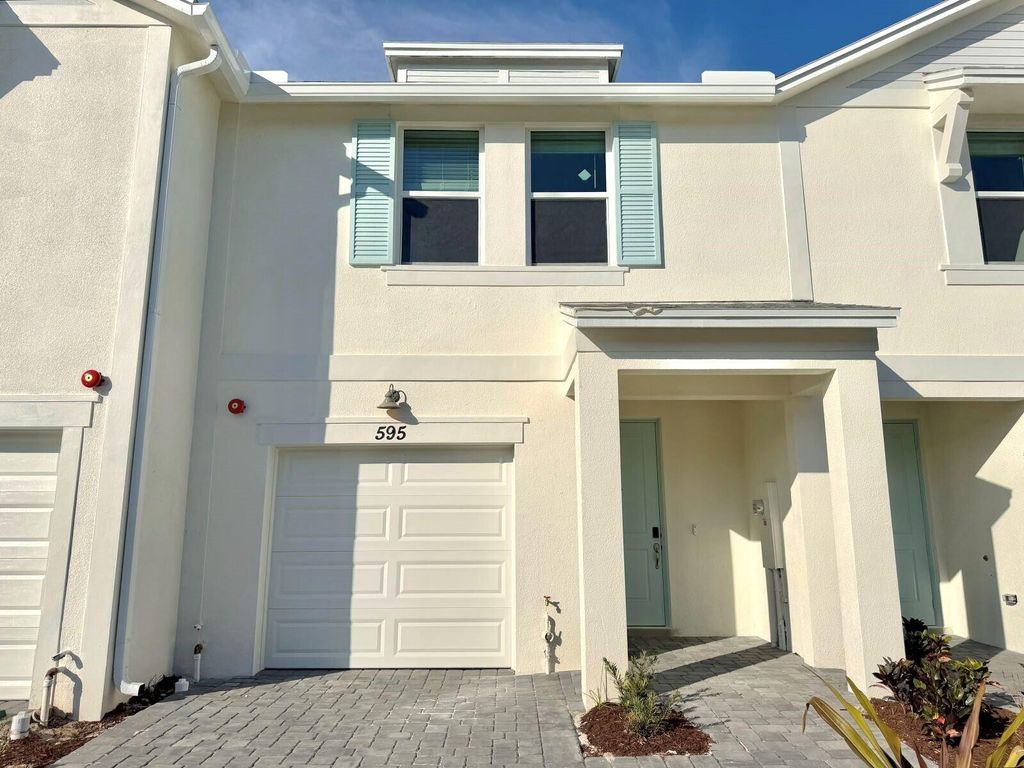 Photo of 595 Salisbury Circle, Fort Pierce, FL 34982 (MLS # R11138094)
