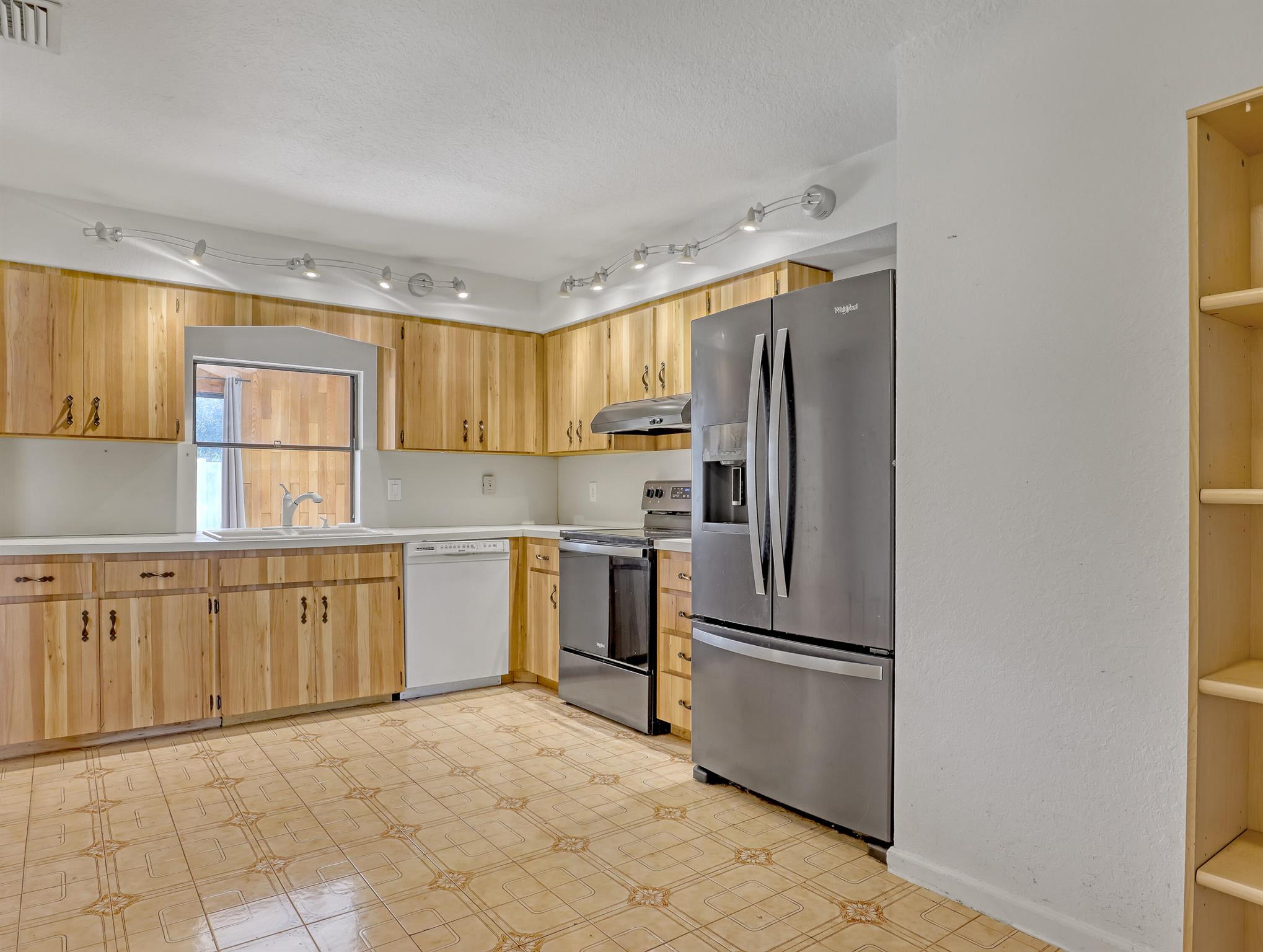 LAKE MANGO SHORES - Residential