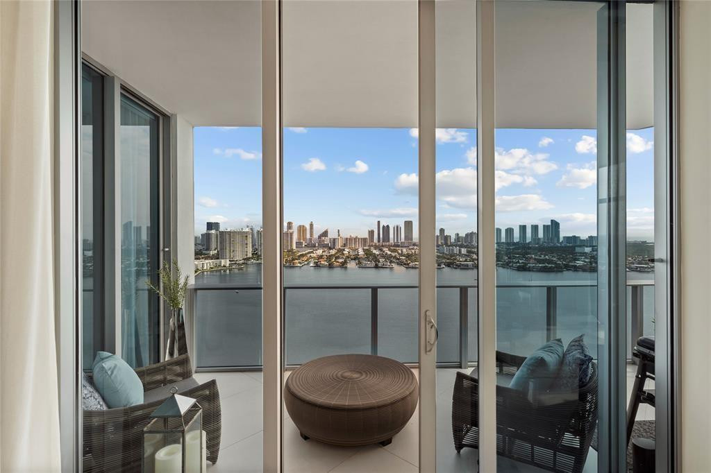 MARINA PALMS RESIDENCES N - Residential