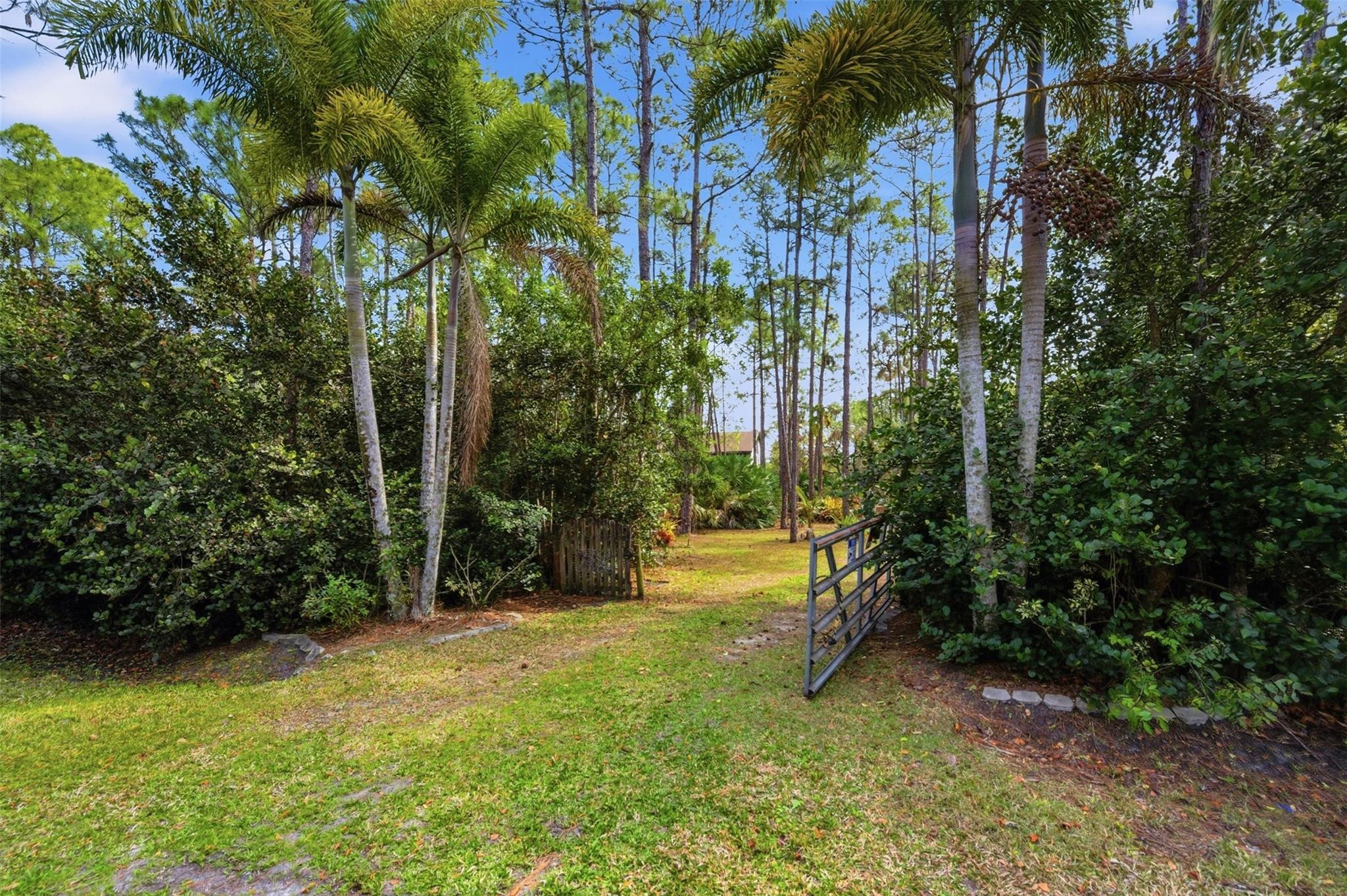 Caloosa 1st Add - Residential