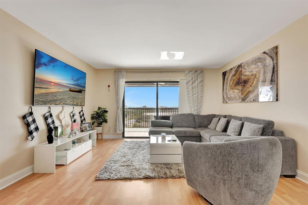 2200 S Cypress Bend Drive 905