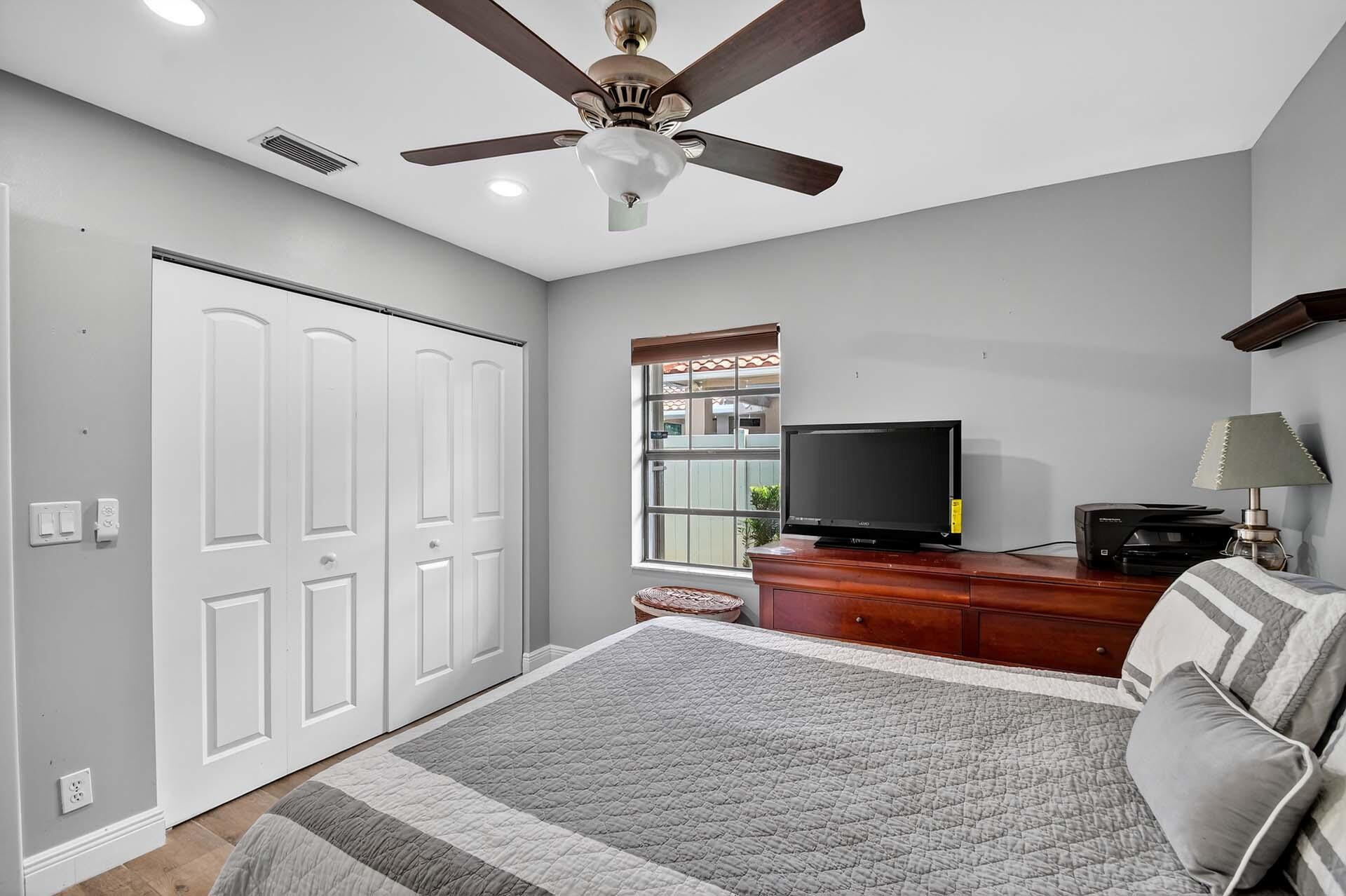 GREENVIEW SHORES 2 OF WEL - Residential
