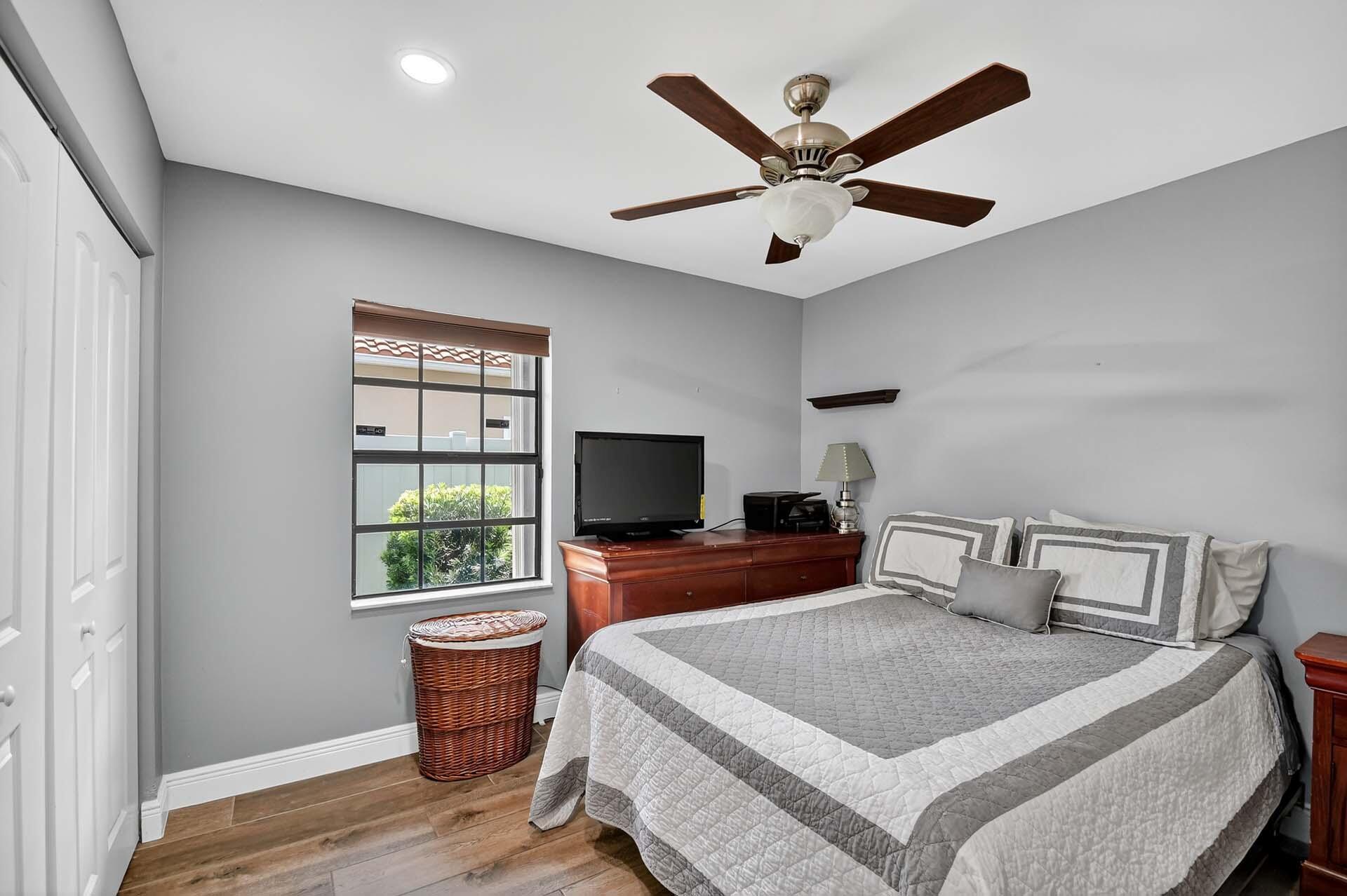 GREENVIEW SHORES 2 OF WEL - Residential